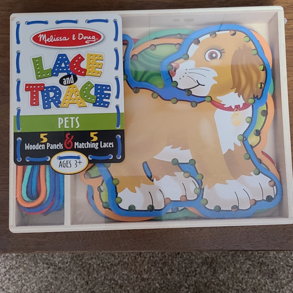 Melissa & Doug  lace & trace